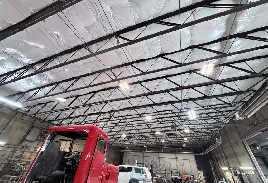 More Photos Of 701 SW 1st St, Oak Grove Industrial For Lease