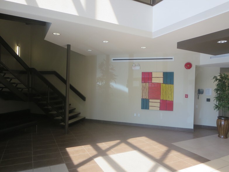More Photos Of 2912 Memorial Dr SE, Calgary Office For Lease