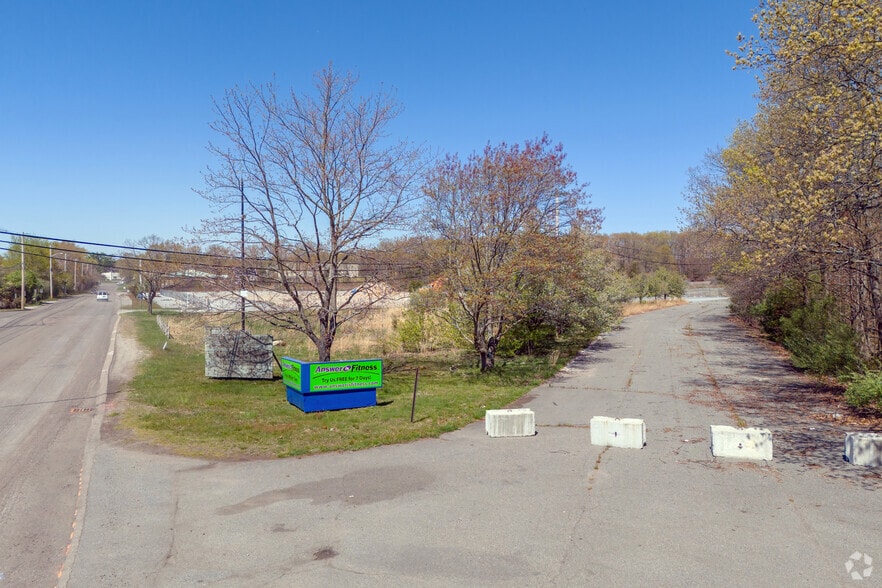 More Photos Of 15 John L Dietsch Blvd, North Attleboro Manufacturing For Sale
