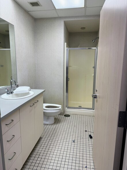 More Photos Of 100 Medical Center Dr, Woodruff Medical For Lease