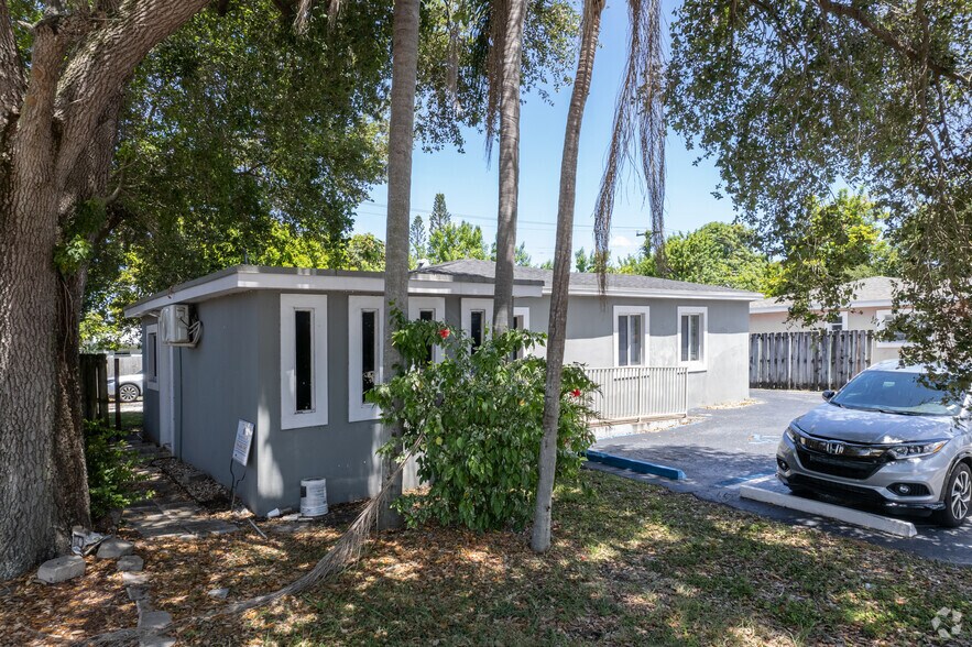 More Photos Of 17021 NE 6th Ave, North Miami Beach Medical For Sale