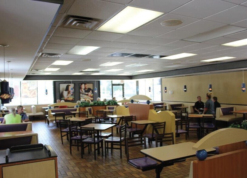 More Photos Of 7606 N 30th St, Omaha Fast Food For Sale
