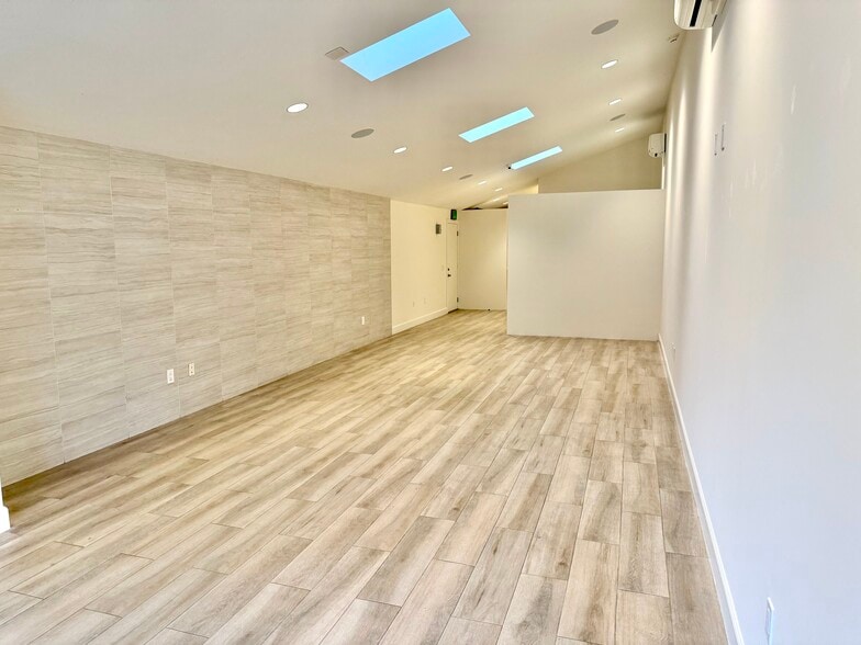More Photos Of 218 Marine Ave, Newport Beach Storefront Retail Office For Lease