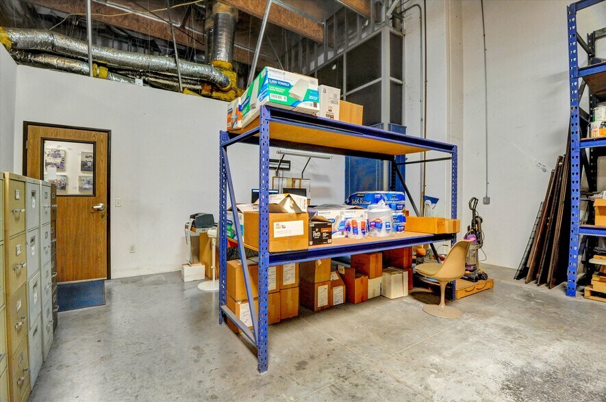 More Photos Of 920 W 10th St, Azusa Warehouse For Sale