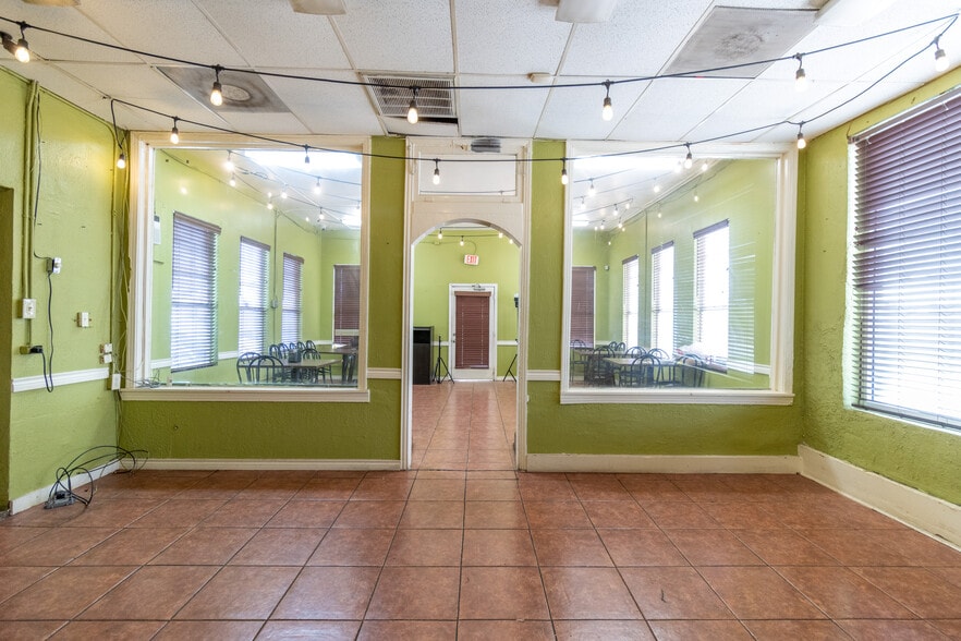 More Photos Of 7101 Harry Hines Blvd, Dallas Restaurant For Lease