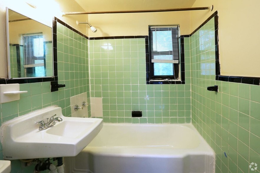 More Photos Of 35 Woodland Dr, Hartford Apartments For Sale