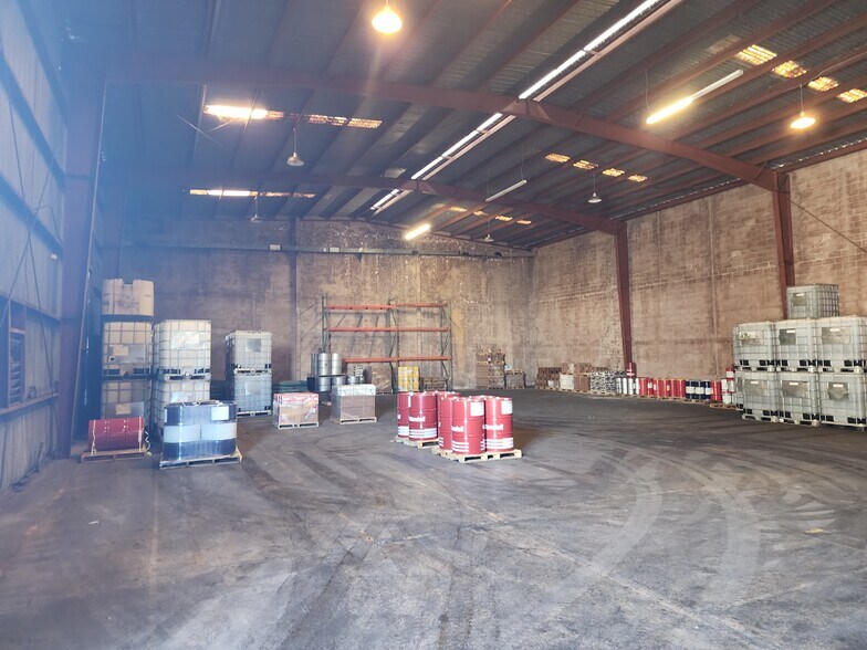 More Photos Of 689 Kakoi St, Honolulu Warehouse For Lease