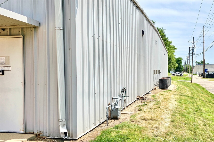 More Photos Of 820 NE Jefferson Ave, Peoria Freestanding For Lease