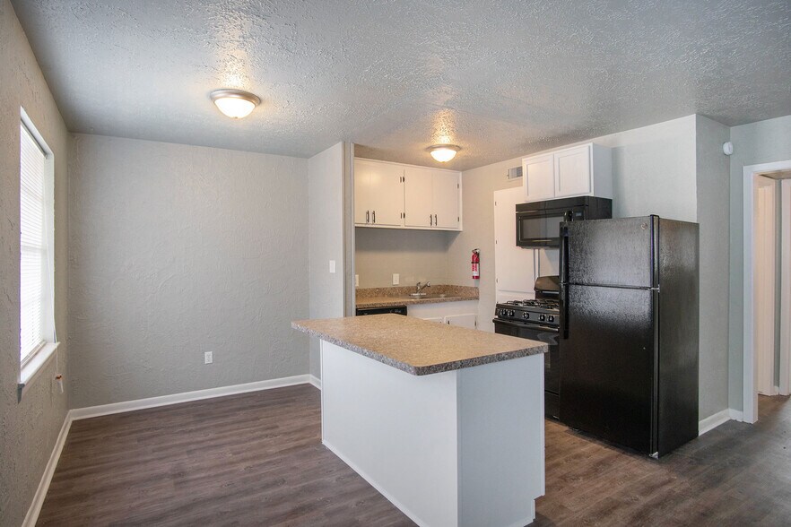 More Photos Of 3300 S College Ave, Bryan Apartments For Sale