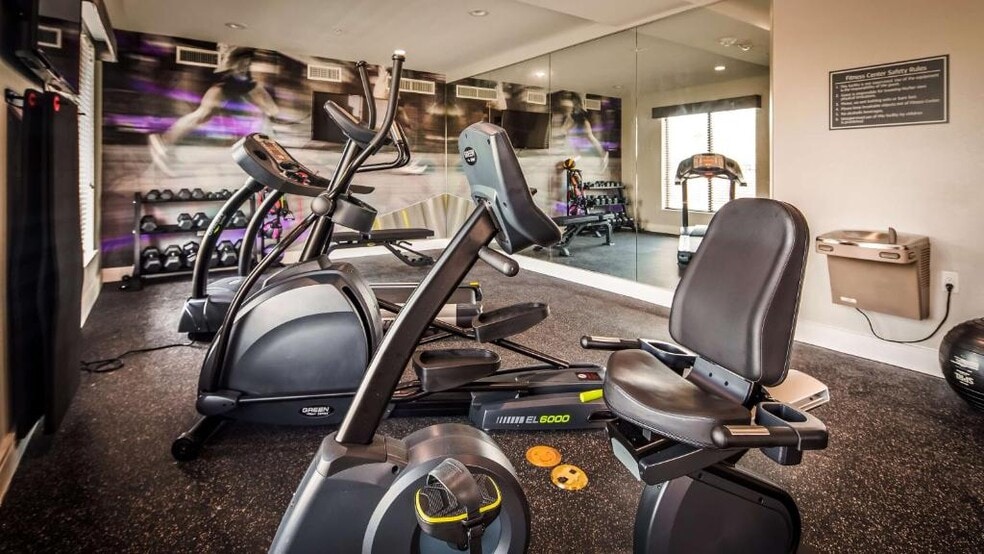 More Photos Of 501 7th St, Bay City Hotel For Sale