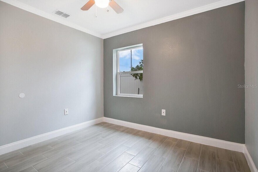 More Photos Of 1906 Murdock Blvd, Orlando Office For Lease
