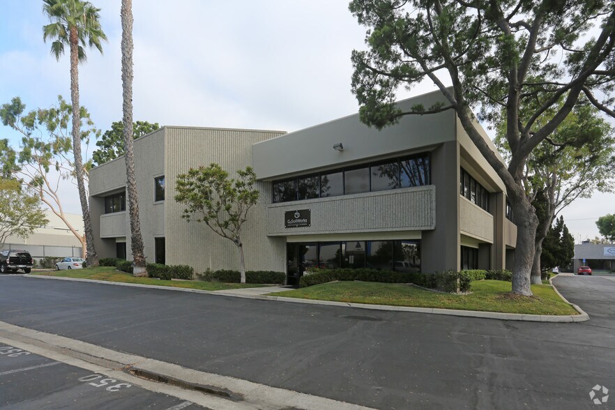 More Photos Of 350 Fischer Ave, Costa Mesa Light Distribution For Lease