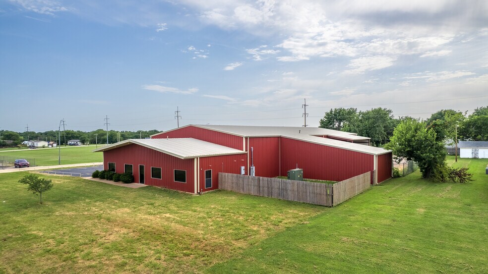 More Photos Of 2301 S Highway 77, Pauls Valley Industrial For Sale
