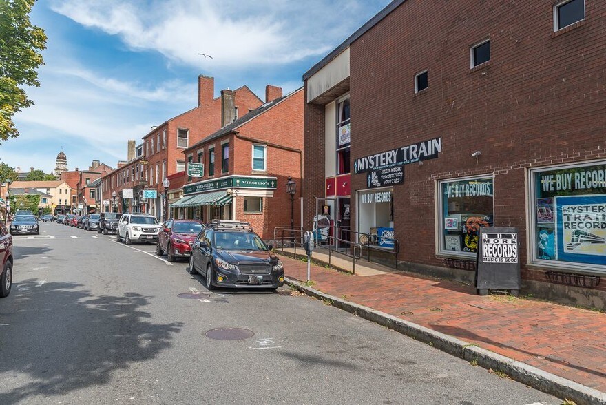 More Photos Of 21-23 Main St, Gloucester Movie Theatre For Lease