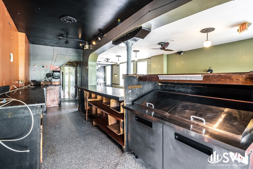 More Photos Of 343 E High St, Lexington Storefront For Lease