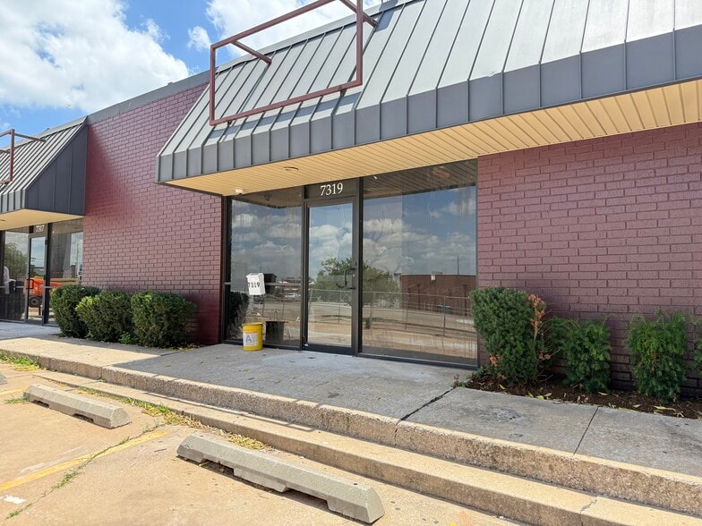 Primary Photo Of 7313-7319 N Macarthur Blvd, Oklahoma City Office For Lease