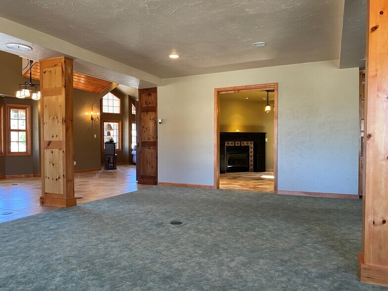 More Photos Of 173 Frontage Rd, South Fork Freestanding For Lease