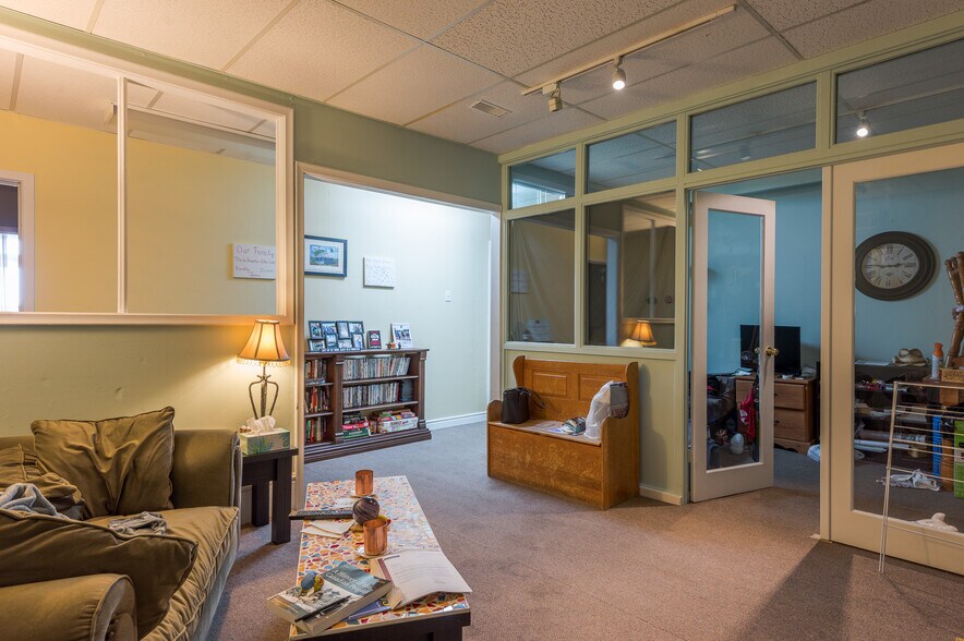 More Photos Of 179-191 Queen St, Scugog Storefront Retail Residential For Sale