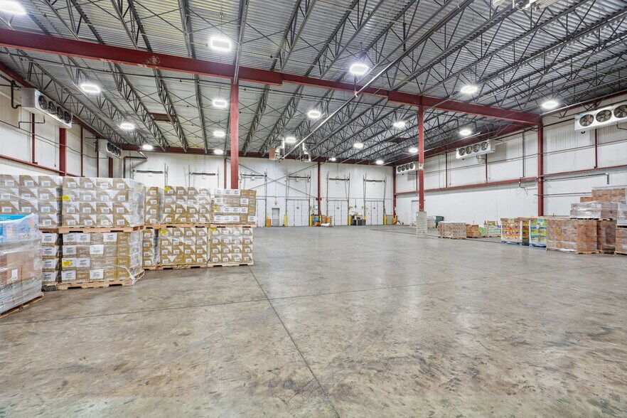 More Photos Of 8201 NE Hickory St, Minneapolis Truck Terminal For Sale