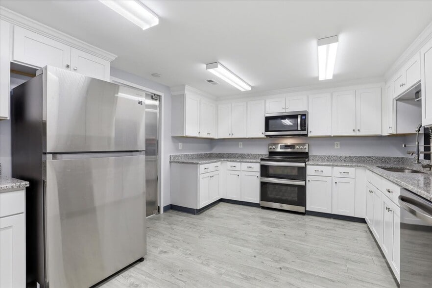 More Photos Of 108 S Pine St, Princeton Storefront Retail Office For Sale