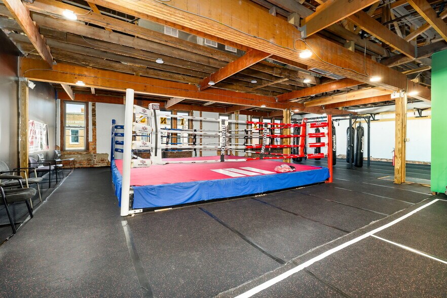 More Photos Of 111 Bank St, Oxford Sports And Entertainment For Lease
