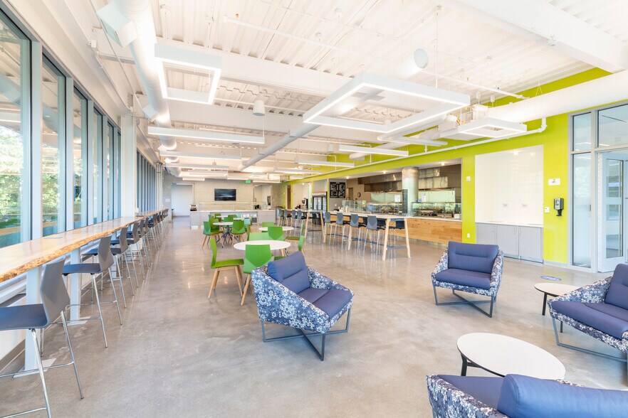 More Photos Of 10 New England Business Ctr, Andover Office For Lease