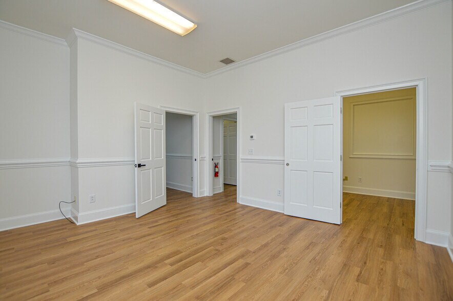 More Photos Of 21000 Torrence Chapel Rd, Cornelius Office Residential For Lease