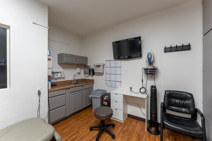 More Photos Of 2003 Medical Pky, San Marcos Medical For Sale