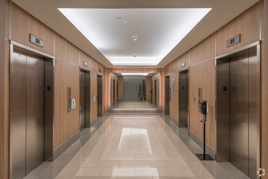 More Photos Of 2131 Lindau Ln, Bloomington Office For Lease