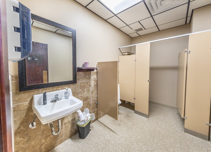 More Photos Of 23 Briercroft Office Park, Lubbock Office For Lease