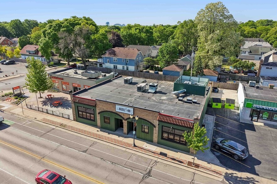 More Photos Of 6715 W North Ave, Wauwatosa Storefront For Lease