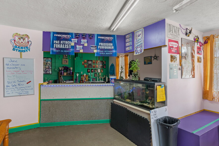More Photos Of 6950 W Homosassa Trl, Homosassa General Retail For Sale