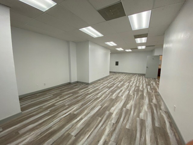 More Photos Of 11232 Vanowen St, North Hollywood Storefront Retail Office For Lease