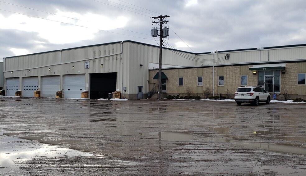 More Photos Of 1715 Dixie Rd, Neenah Industrial For Lease