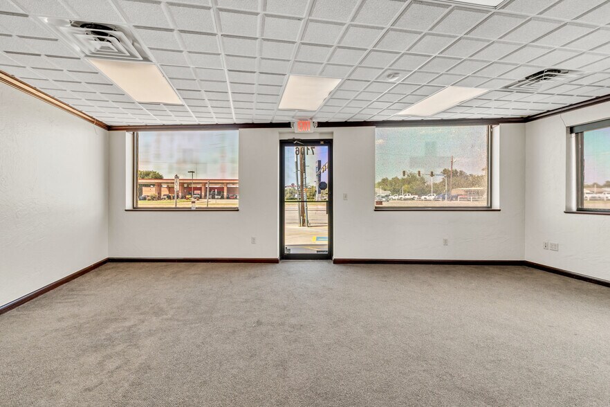 More Photos Of 7106 NW 39th Expy, Bethany Office For Lease