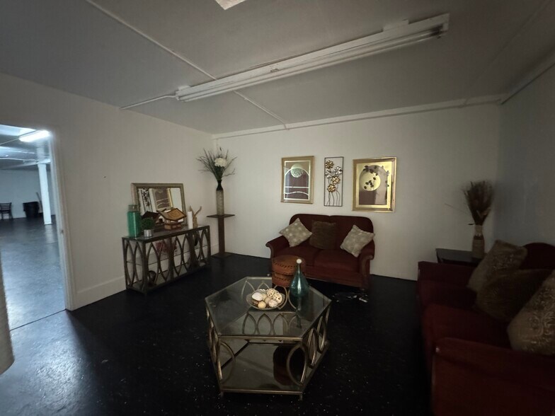 More Photos Of 3401 S Chambers Rd, Aurora Office For Sale