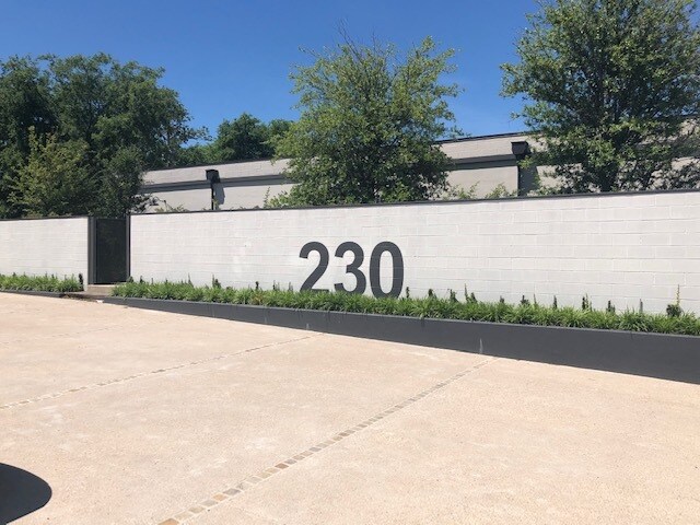More Photos Of 230 S Grants Ln, Fort Worth Light Distribution For Sale