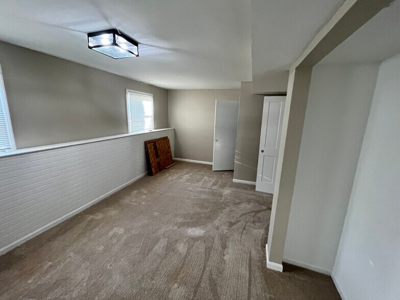 More Photos Of 260 Calumet St, Oswego Office For Sale