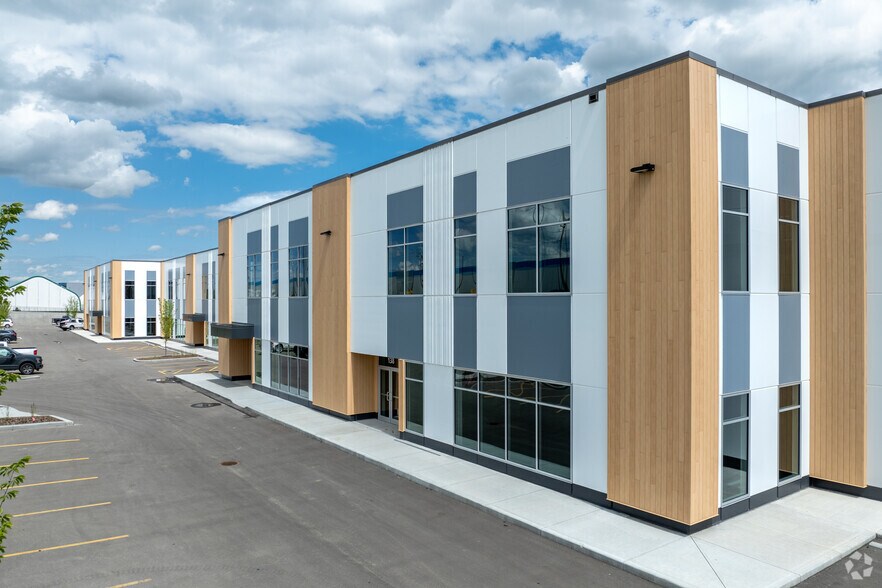 More Photos Of 9870 70 St SE, Calgary Warehouse For Sale