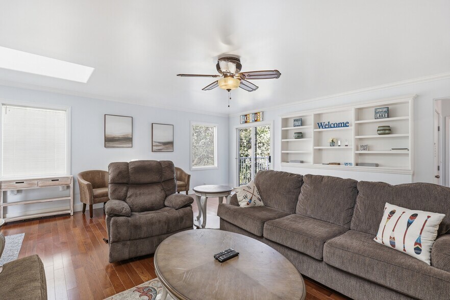 More Photos Of 7001 Savona Access Rd, Thompson-Nicola Hotel For Sale