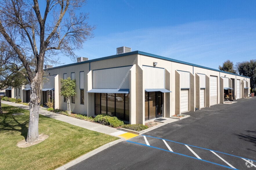 Primary Photo Of 1048 Serpentine Ln, Pleasanton Light Manufacturing For Lease