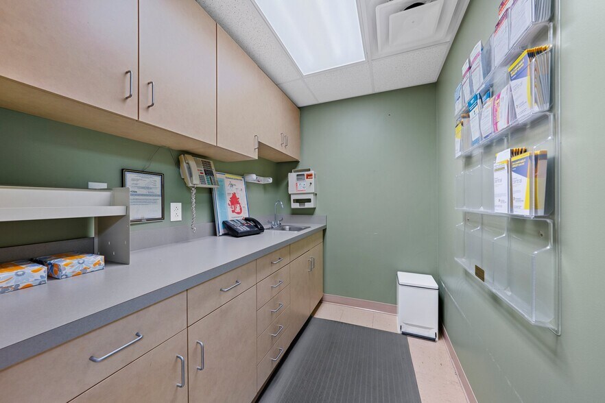 More Photos Of 1004 Glenview Dr, Glasgow Medical For Sale