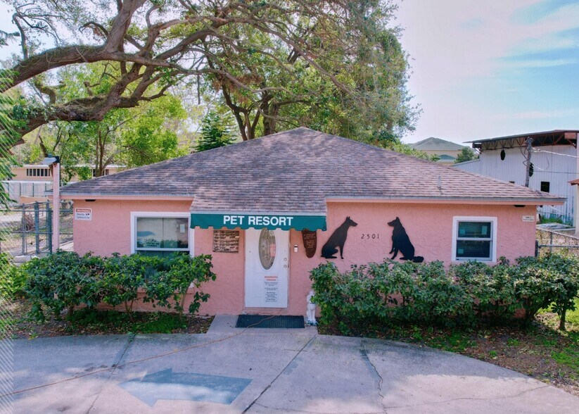 More Photos Of 2501 E Diana St, Tampa Office For Sale