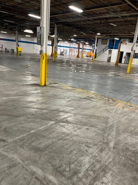 More Photos Of 820 Cochran St, Statesville Warehouse For Lease