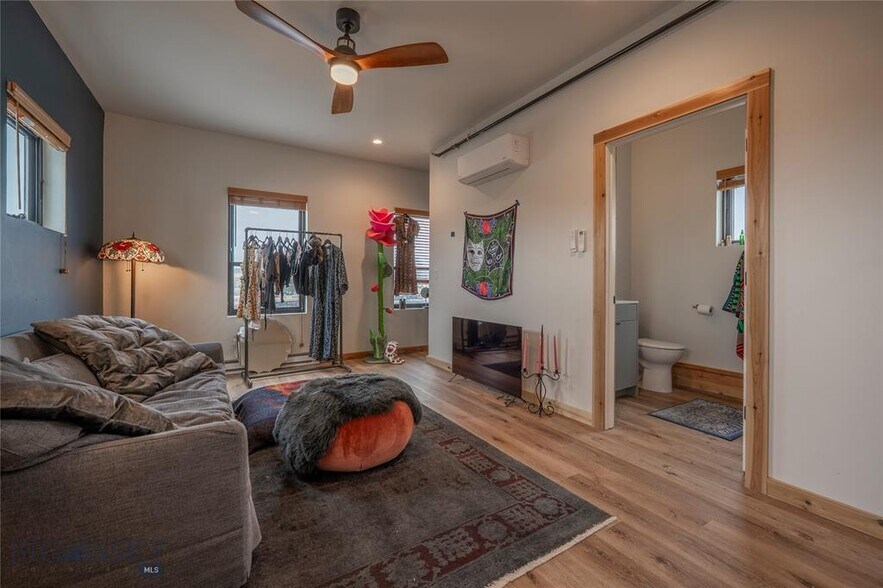 More Photos Of 924 E Park St, Livingston Apartments For Sale