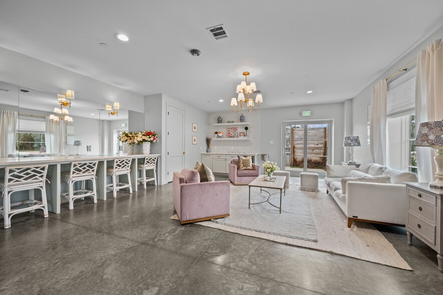 More Photos Of 6644 TX-61, Anahuac Theater Concert Hall For Sale