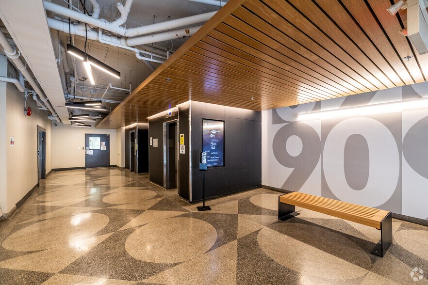 More Photos Of 90 Rue Beaubien O, Montréal Office For Lease