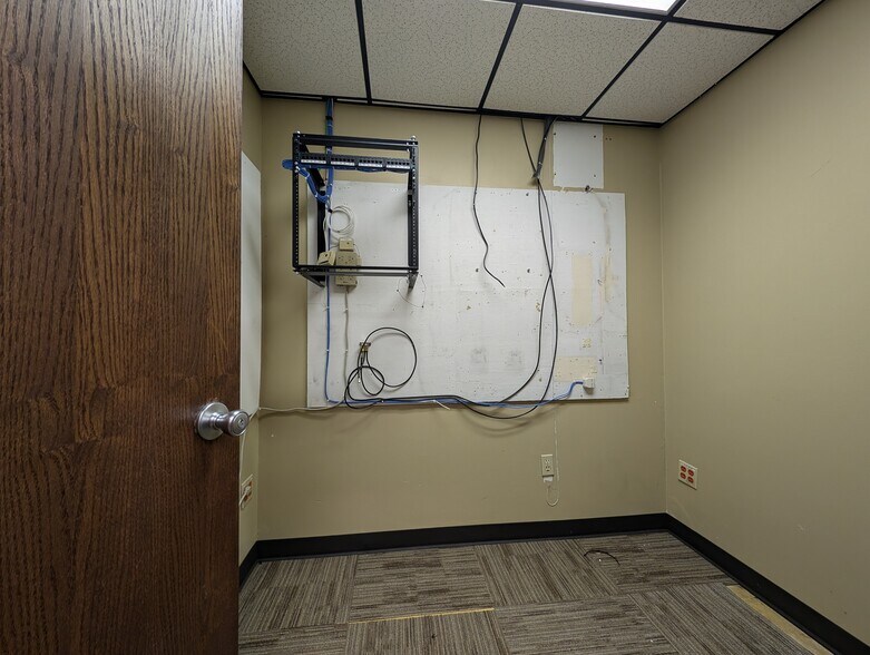 More Photos Of 1315-1321 NW Sheridan Rd, Lawton Office For Lease