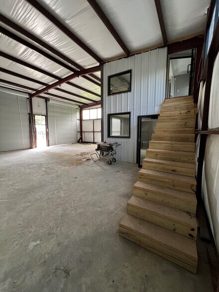 More Photos Of 2007 Us-90-alt, Missouri City Light Manufacturing For Sale