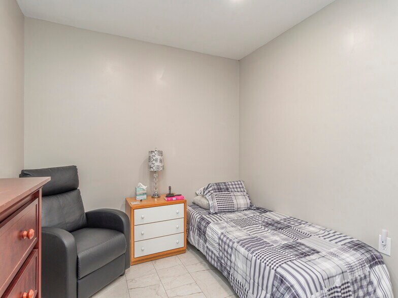 More Photos Of 20-24 Park Terrace Dr, Clyde Office Residential For Sale
